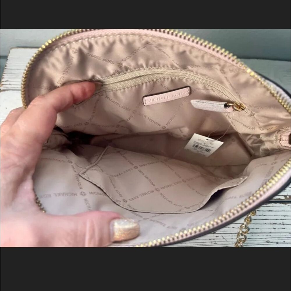 New Michael Kors Blush Leather Large Domed Crossbody Bag Large Cindy - Picture 3 of 6